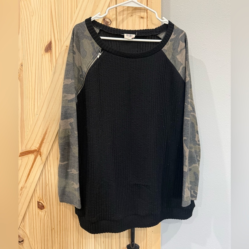 BiBi Black and Gray Camo Sleeve Top